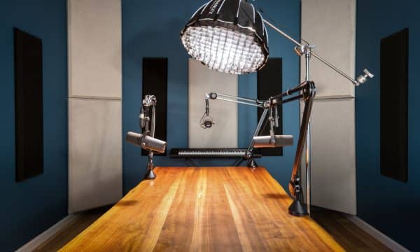 Podcast Room 01 Table Straight, Softbox - 5;3 2048px 92%